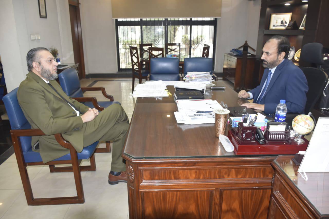 Vice Chancellors of MNS-UET Multan and UET Lahore Engage in Academic Exchange