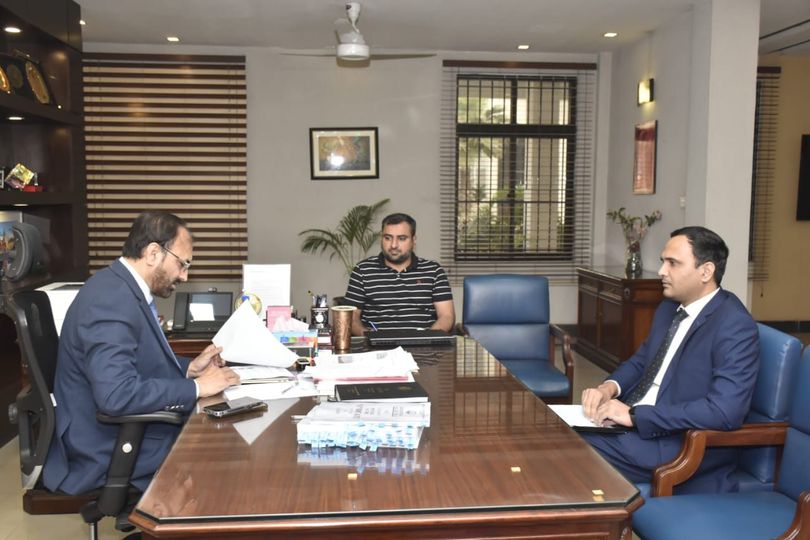 Vice Chancellor UET Prof. Dr. Shahid Munir (TI) is in a meeting with Dr. Salman Abbasi