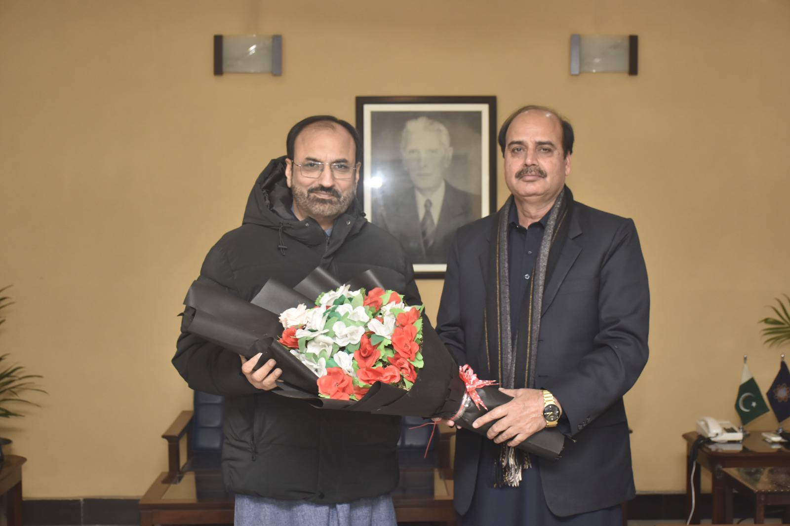 Prof. Dr. Ashiq Hussain Dogar, HOD Management Sciences Department, University of Education meet with Vice Chancellor UET Prof. Dr. Shahid Munir (TI) and congratulated him on assuming the charge.