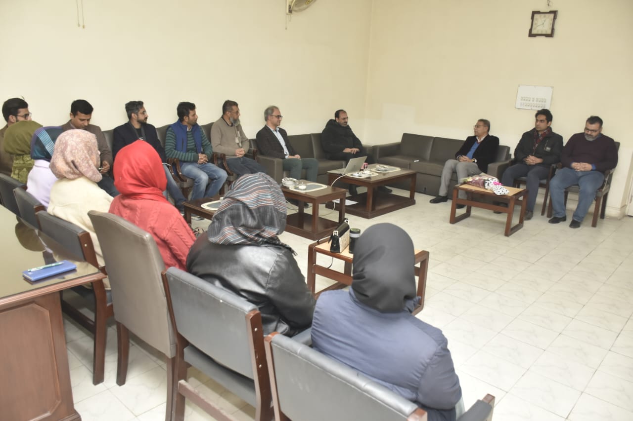 Vice Chancellor UET Prof. Dr. Shahid Munir Visits Mechatronics & Control Engineering Department, Meets with Faculty