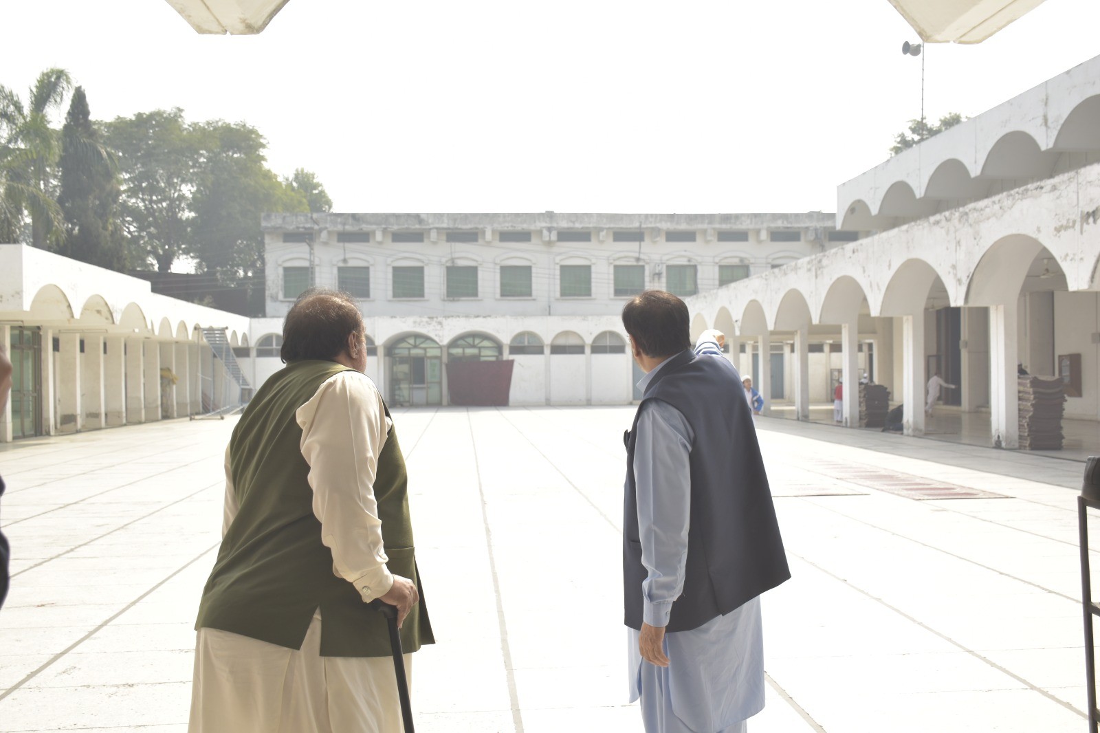 VC UET Reviews Progress on Main Jamia Masjid, Sports Complex, and Lecture Rooms