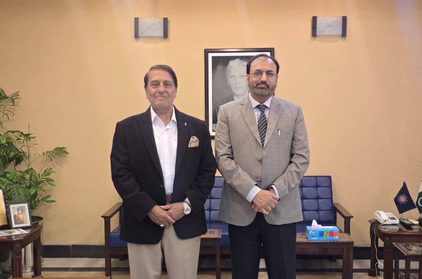 Dr. Akhlaq Shamsi Meets Vice Chancellor Prof. Dr. Shahid Munir at UET Lahore