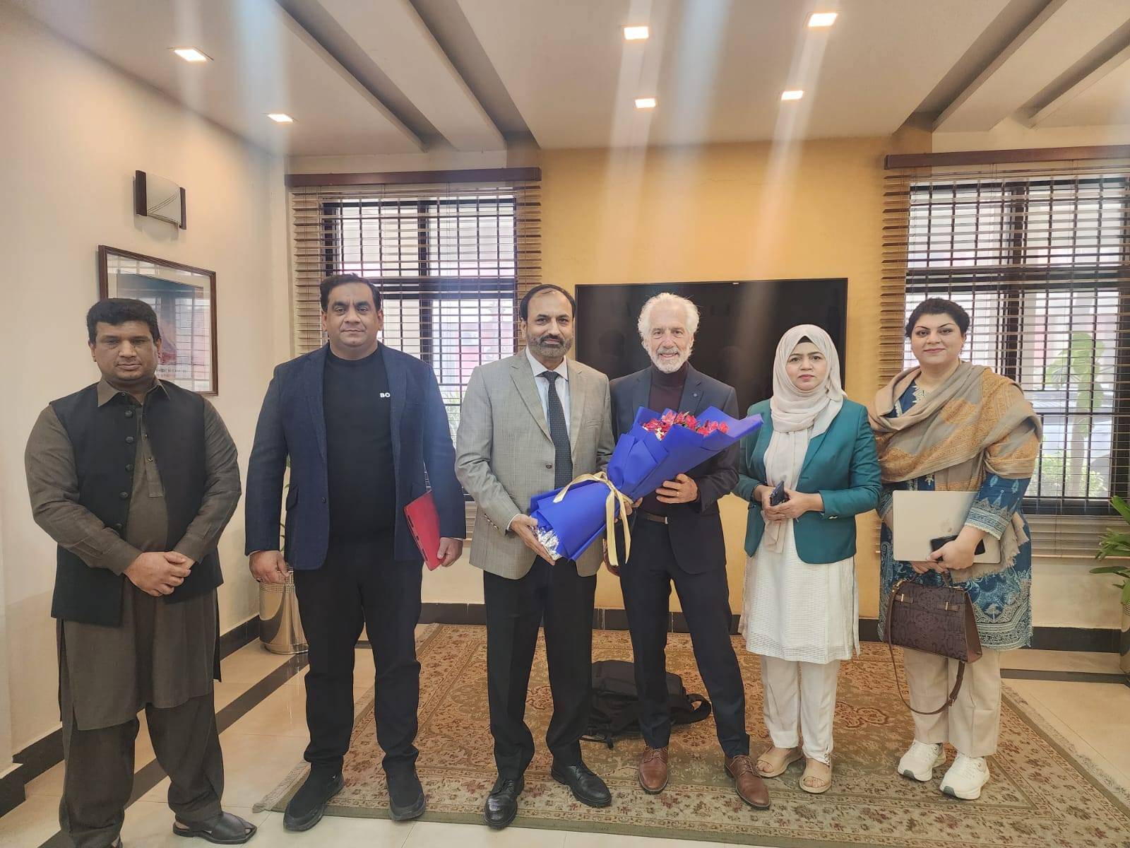 UC Davis Air Quality Research Director Visits UET to Explore Collaborative Research Opportunities