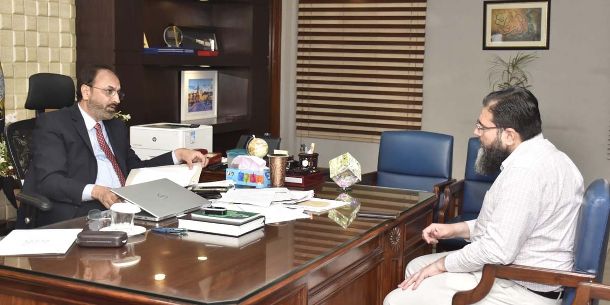 Chairman Computer Engineering Department Prof. Dr. Ali Hammad Briefs Vice Chancellor Dr. Shahid Munir on Departmental Initiatives