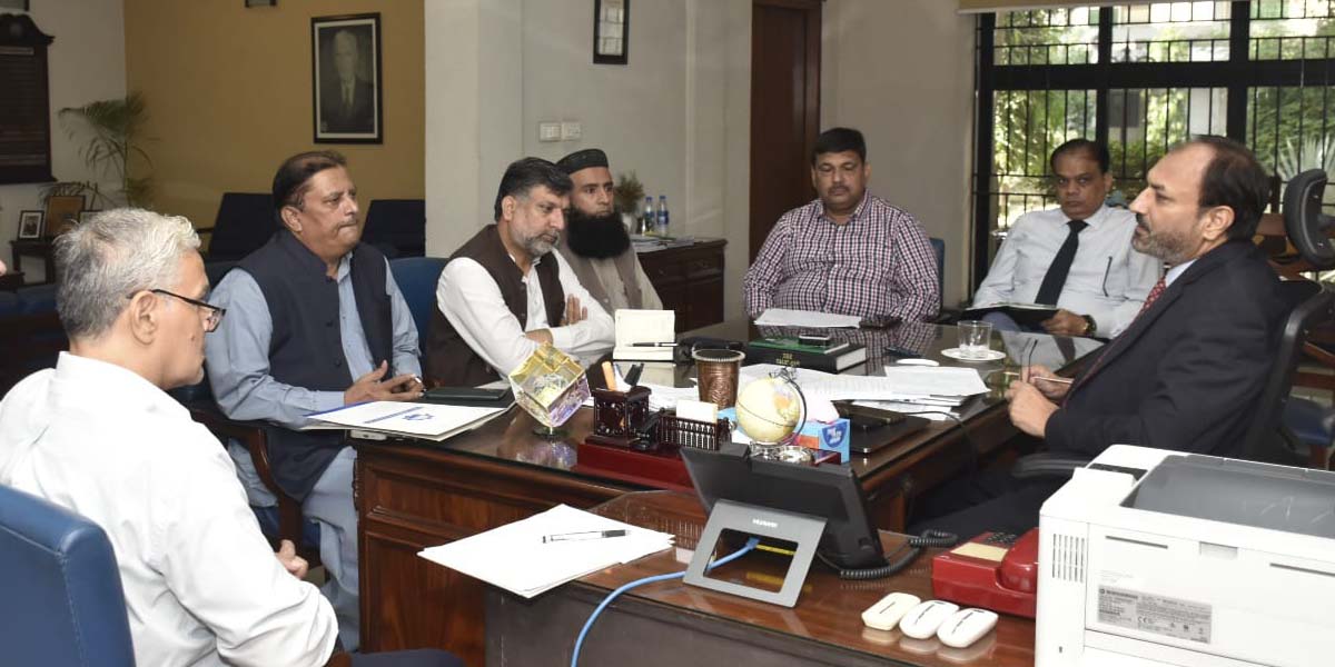 Deans of UET Lahore Engage in Strategic Discussions with Vice Chancellor Prof. Dr. Shahid Munir on University Matters