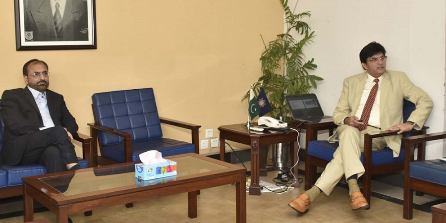 Dean Prof. Dr. Muhammad Shahid Rafique Briefs Vice Chancellor Prof. Dr. Shahid Munir on Faculty of Natural Sciences, Humanities & Islamic Studies