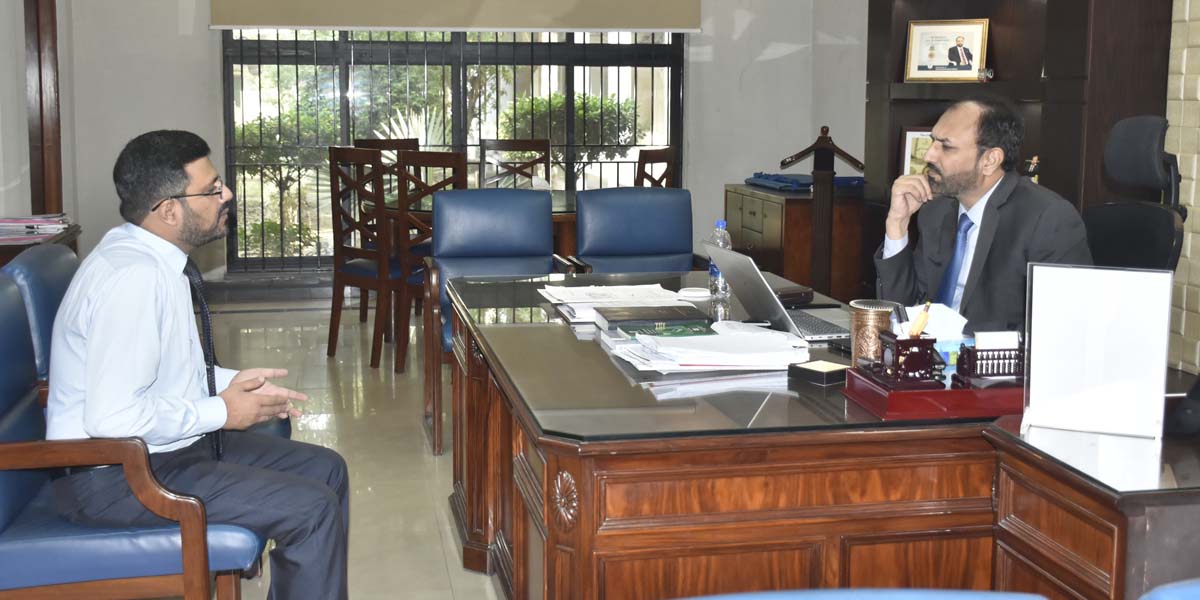 Prof. Dr. Qasim Ali Chaudhry Briefs Vice Chancellor Prof. Dr. Shahid Munir on Advancing Academic Initiatives