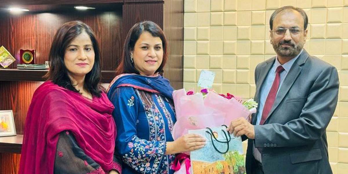 Principal Kinnaird College, Dr. Iram Anjum, presents a bouquet to Dr. Sahid Munir in honor of his appointment as the Vice Chancellor of UET