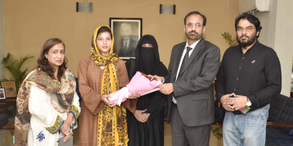 UET Female Student Society Congratulates Vice Chancellor with Bouquet Presentation