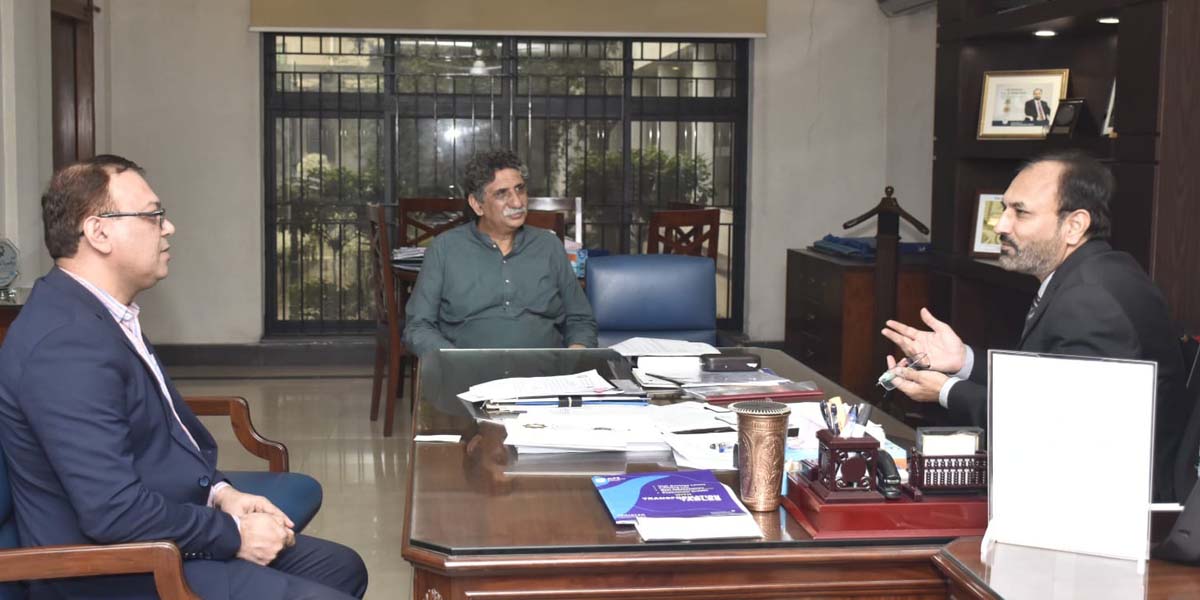 UET Vice Chancellor Meets with Distinguished Academics from University of Punjab