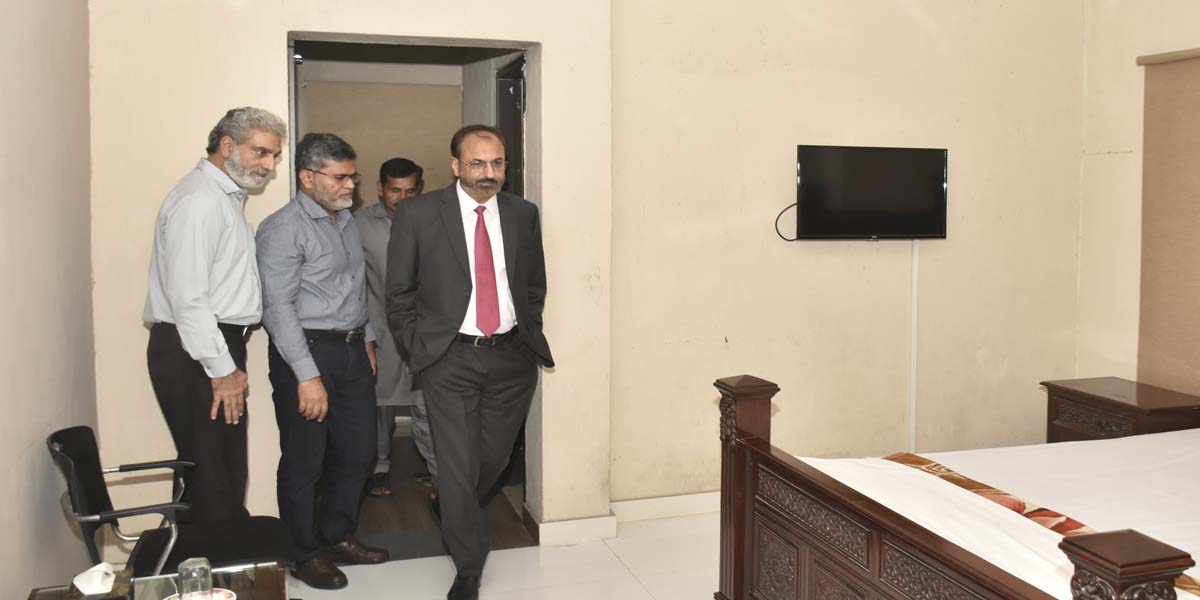 Vice Chancellor UET Lahore, Prof. Dr. Shahid Munir, Visits Campus Guest Houses to Discuss Service Improvements