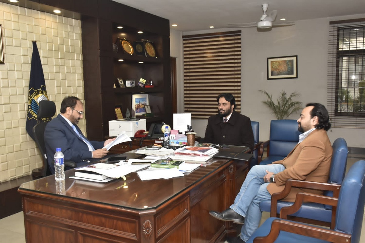 Dr. Muhammad Usman Khan, Assistant Professor of Mining Engineering Department, met the Vice Chancellor Prof. Dr. Shahid Munir (TI)