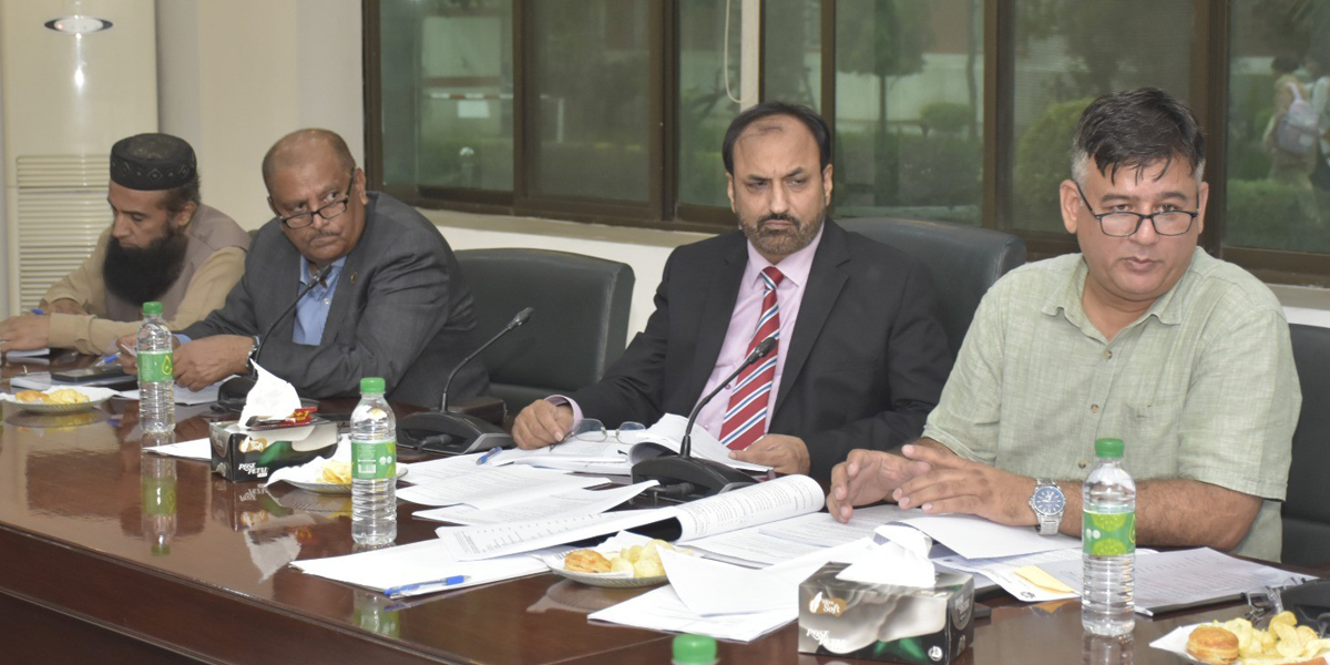 Vice Chancellor Chairs 3rd Meeting of Campus Construction Committee at UET Lahore