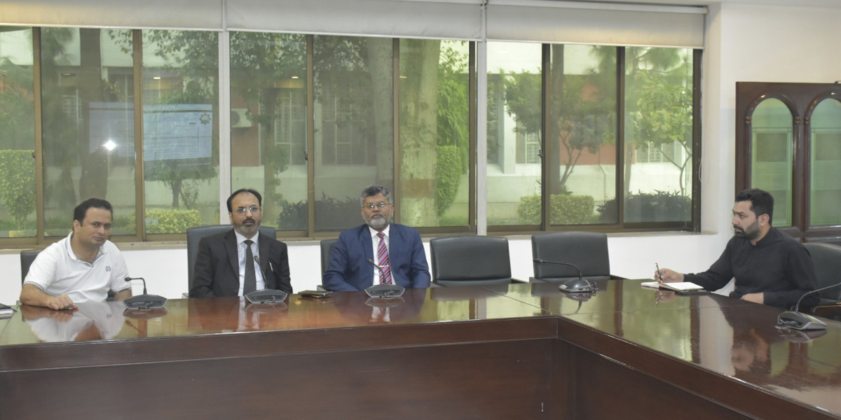 Vice Chancellor UET Prof. Dr. Shahid Munir (TI), was briefed on the upcoming Alumni–Student Mentorship Program.
