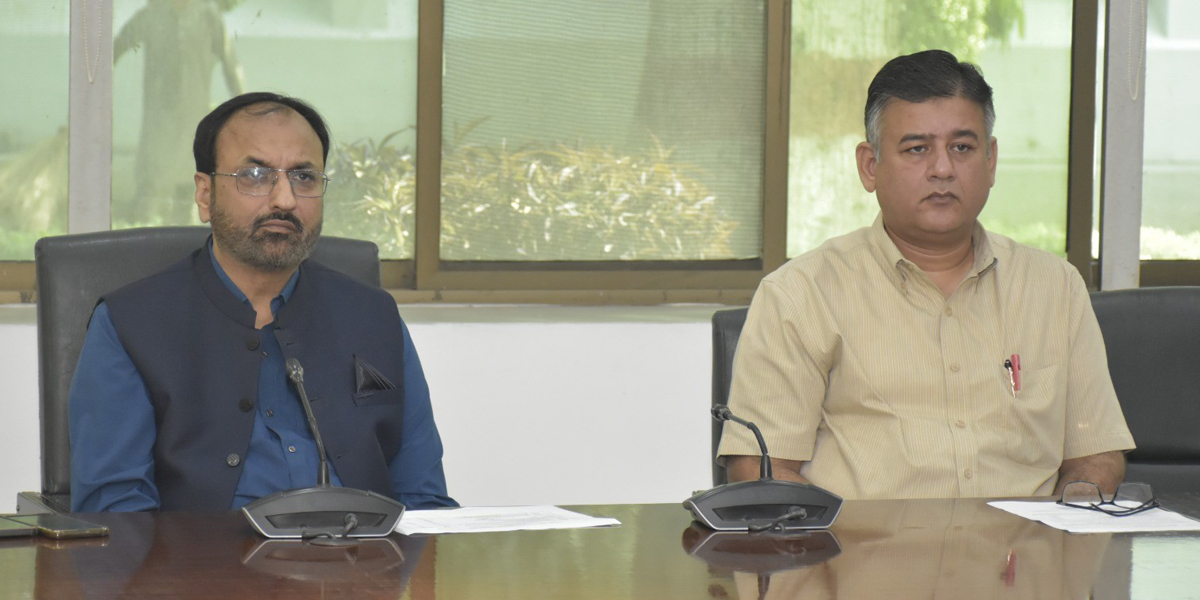 Vice Chancellor UET is in meeting Planning Minister Ahsan Iqbal to Discuss Development Projects at Lahore and Narowal Campuses